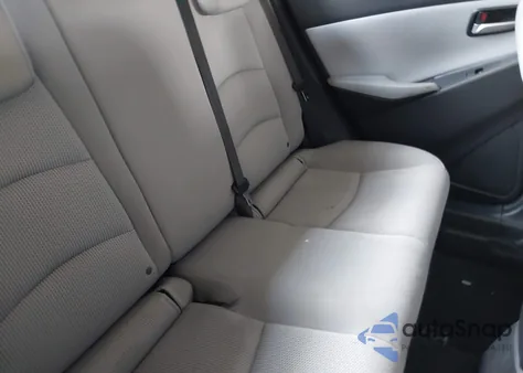 2019 Toyota Yaris Le z USA, uszkodzony, nr VIN 3MYDLBYV4KY519888